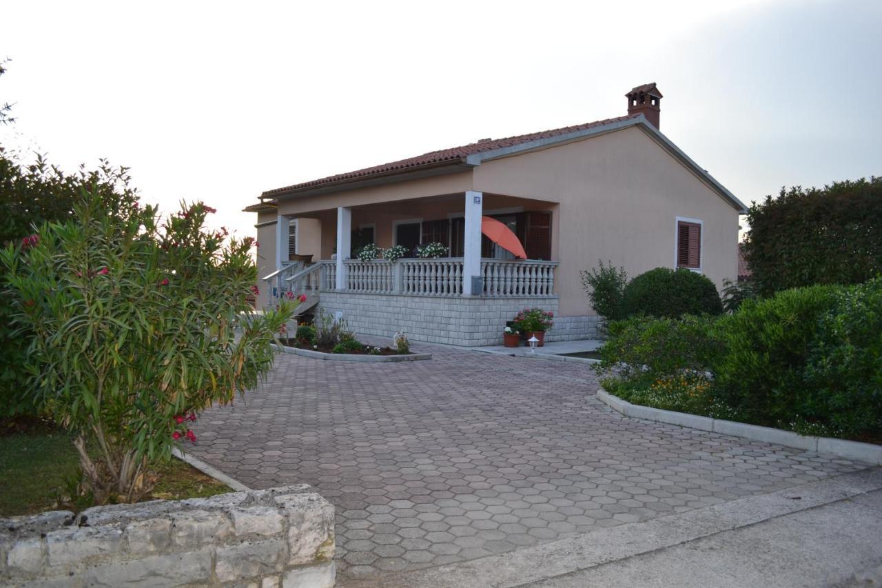 Apartman Doli Nedescina Exterior photo